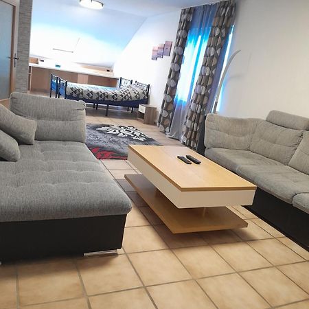 Ferienwohnung In Erftstadt Luaran gambar