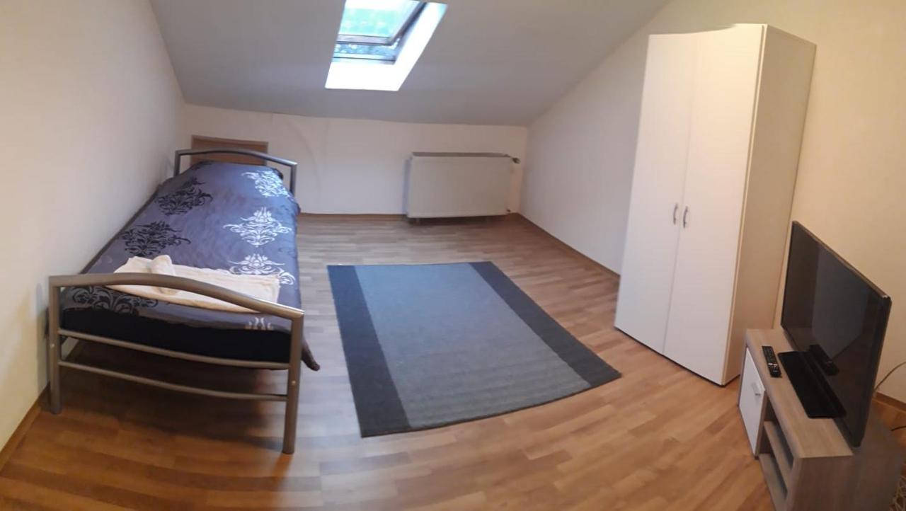 Ferienwohnung In Erftstadt Luaran gambar